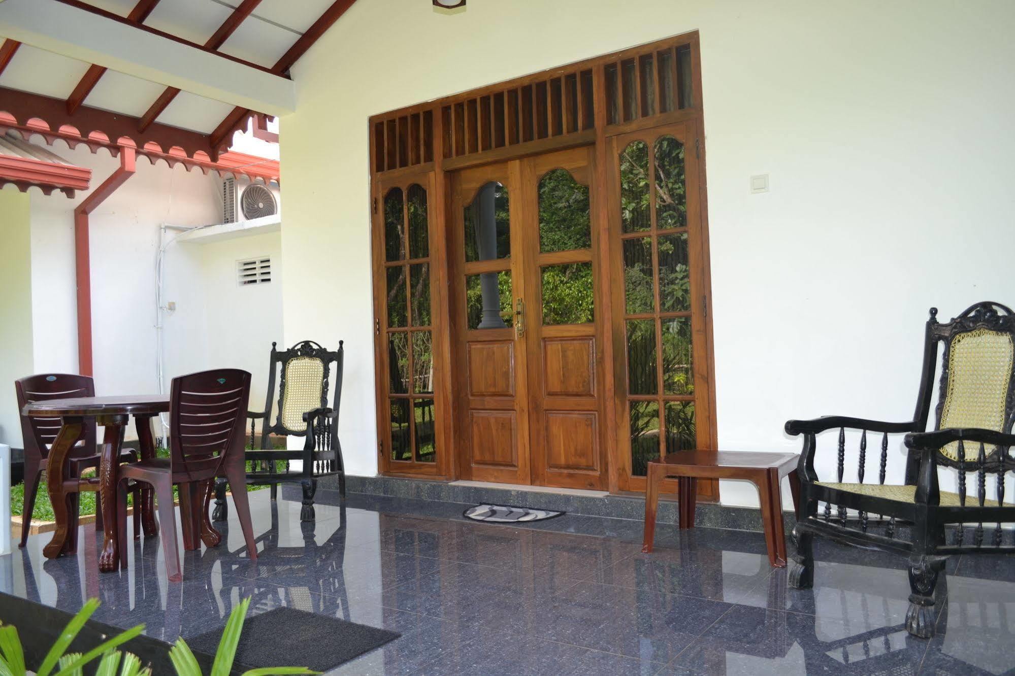 Sigiri Holiday Inn Inamaluwa Exterior photo